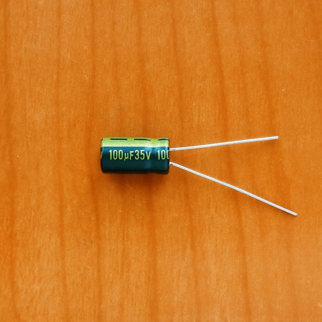 100mkF  35v 105C Jamicon WL (компьютерный)