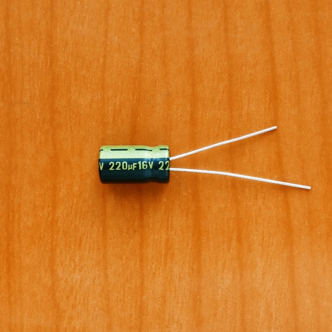 220mkF 16v 105C Jamicon WL (компьютерный)