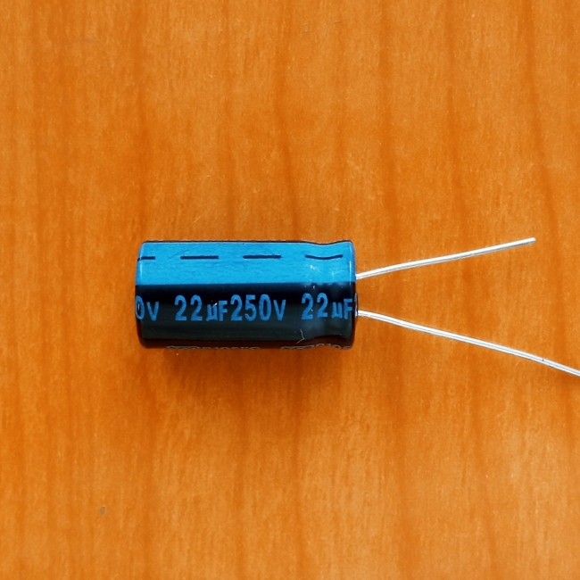22mkF 250v 105C Jamicon TK
