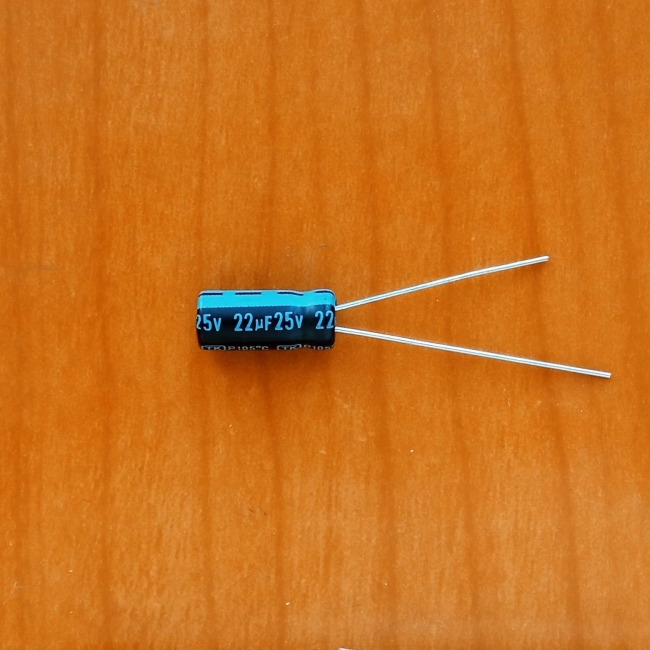 22mkF 25v 105C Jamicon TK