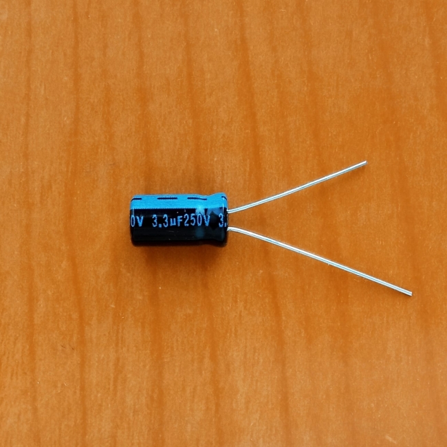 3.3mkF 250v 105C Jamicon TK