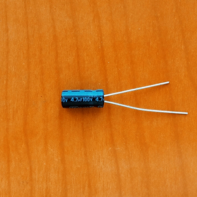 4.7mkF 100v 105C Jamicon TK