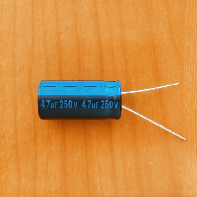 47mkF 250v 105C Jamicon TK