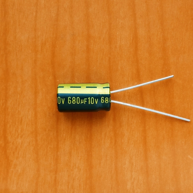680mkF  10v 105C Jamicon WL (компьютерный)