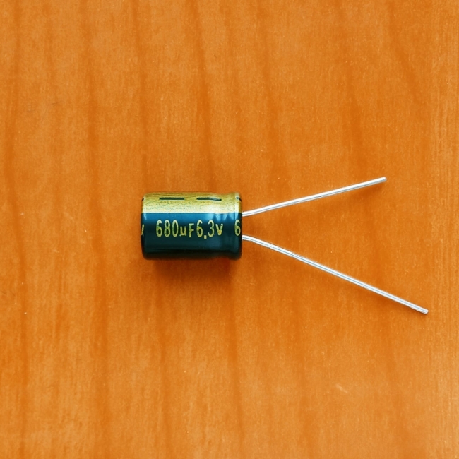 680mkF 6.3v 105C Jamicon WL (компьютерный)