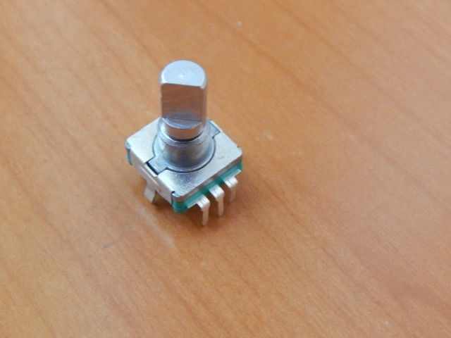 Энкодер 11.7 х 12mm, ручка мет. под спил D=6mm L=12mm (дискр.=30) с кнопкой R1.