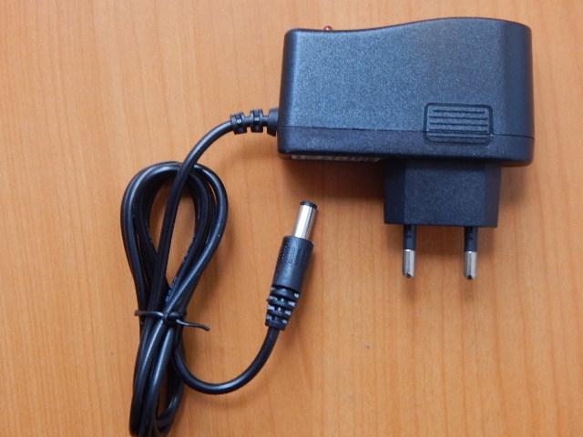 Адаптер питания 220/ 5.0V 1.0A 5W (5.5x2.5mm) LX-0501