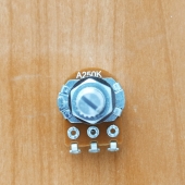 Резистор переменный 3-pin    A250K d=16mm L=20mm моно с рифлением  RV16AF-10B6-20K-A250K