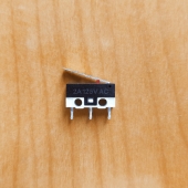 Микропереключатель 13x5.8mm, h=6mm, 3-pin с направляющей планкой (№107a)