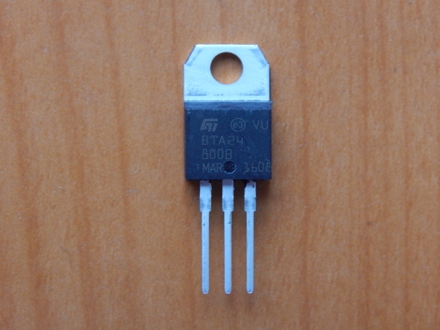 BTA24-800B