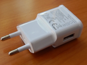 Адаптер питания 220/ 5.0V 2.0A 10W (USB) белый ETA-U90EWE