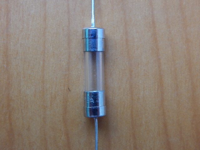 Предохранитель с выводами 2.0A (5x20mm)