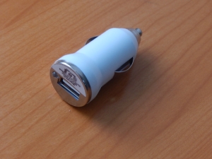 Зарядное устройство от прикуривателя 12-24V/5V 1000mA USB белое 3-840WH