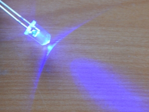 Светодиод 5mm синий 12000mcd 30* FYL-5013UBC (4035)