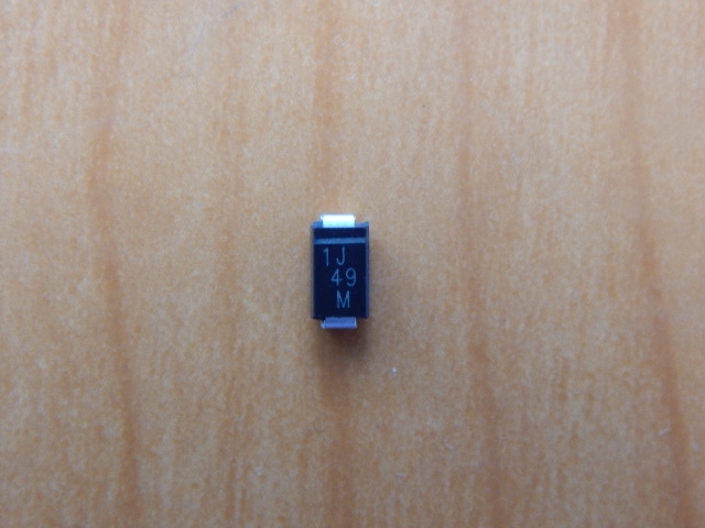 10MQ100 (100V, 1A) (1J)  SMD