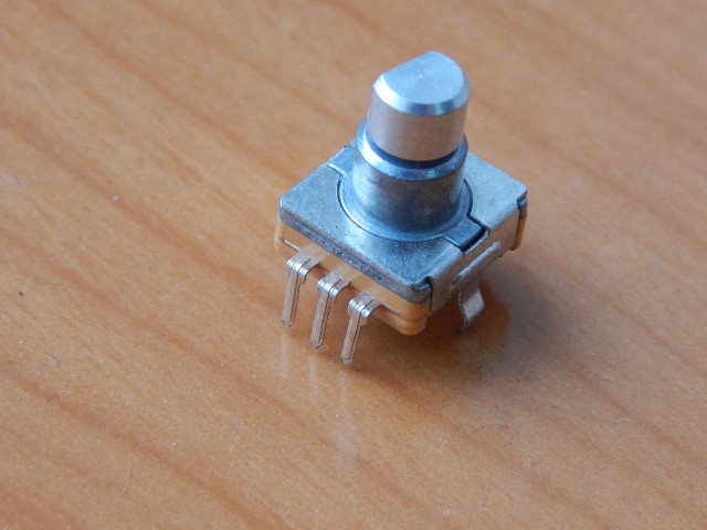 Энкодер 11.7 х 12mm, ручка мет. под спил D=6mm L=10mm (дискр.=20) с кнопкой R1a.