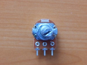 Резистор переменный 3-pin B500K d=16mm L=20mm моно с рифлением (№1)