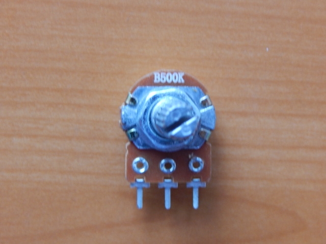 Резистор переменный 3-pin B500K d=16mm L=20mm моно с рифлением  (№1)