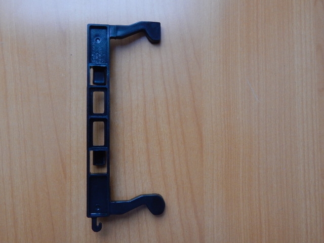 Крючок двери СВЧ Samsung (DE64-00264A)