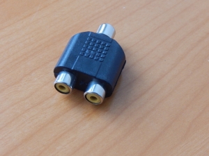 Переходник RCA гн. - 2 x RCA гн. пластик 2-264