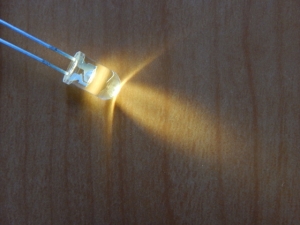 Светодиод 5mm белый теплый 12000mcd 30* 3.4V FYL-5013WC