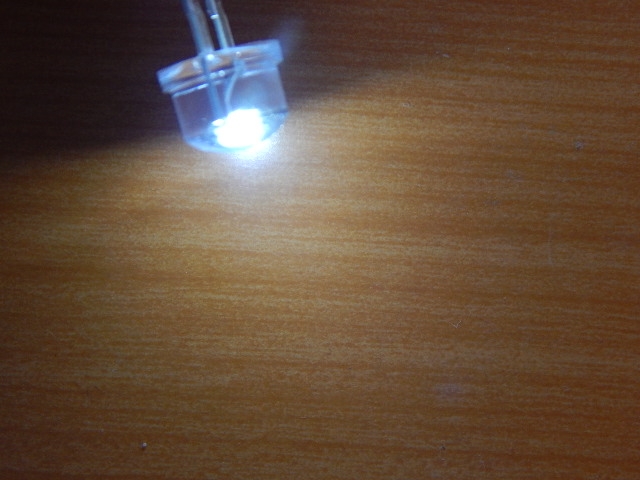 Светодиод 8mm белый 6000-7000mcd 30* 3.2-3.4V 0.5W F81MC8BW-6