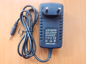 Адаптер питания 220/ 9.0V 2.0A 18W (2.5x0.7mm) DC0920