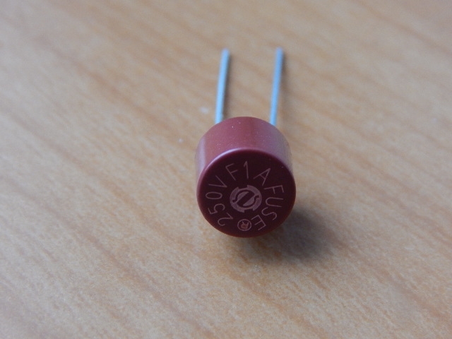 Предохранитель с выводами 1.0A (бочонок)