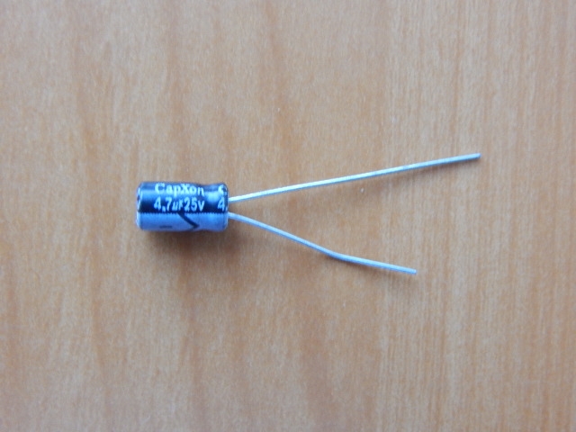 4.7mkF 25v 105C CapXon SK mini