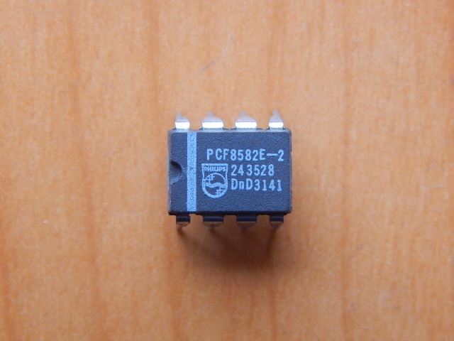 PCF8582E-2