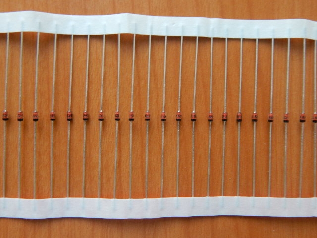 Стабилитрон 3.3v 0.5w (BZX55-C3V3) = 1N5226B