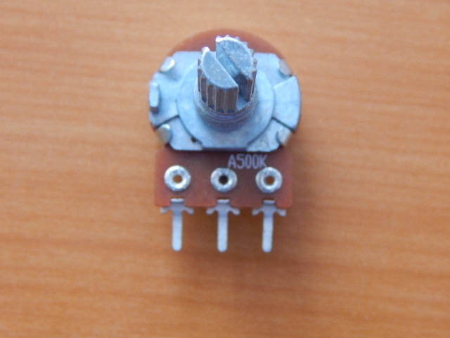 Резистор переменный 3-pin A500K d=16mm L=20mm моно с рифлением (№1)