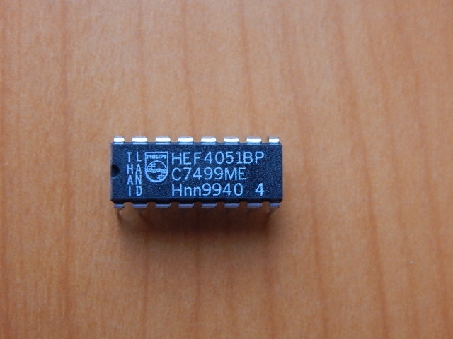 HEF4051BP