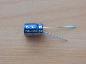 220mkF  25v 105C CapXon LZ (компьютерный)