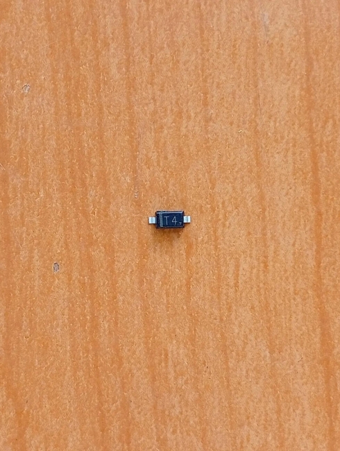 1N4148W (100V, 150mA, <4ns) (T4) SMD